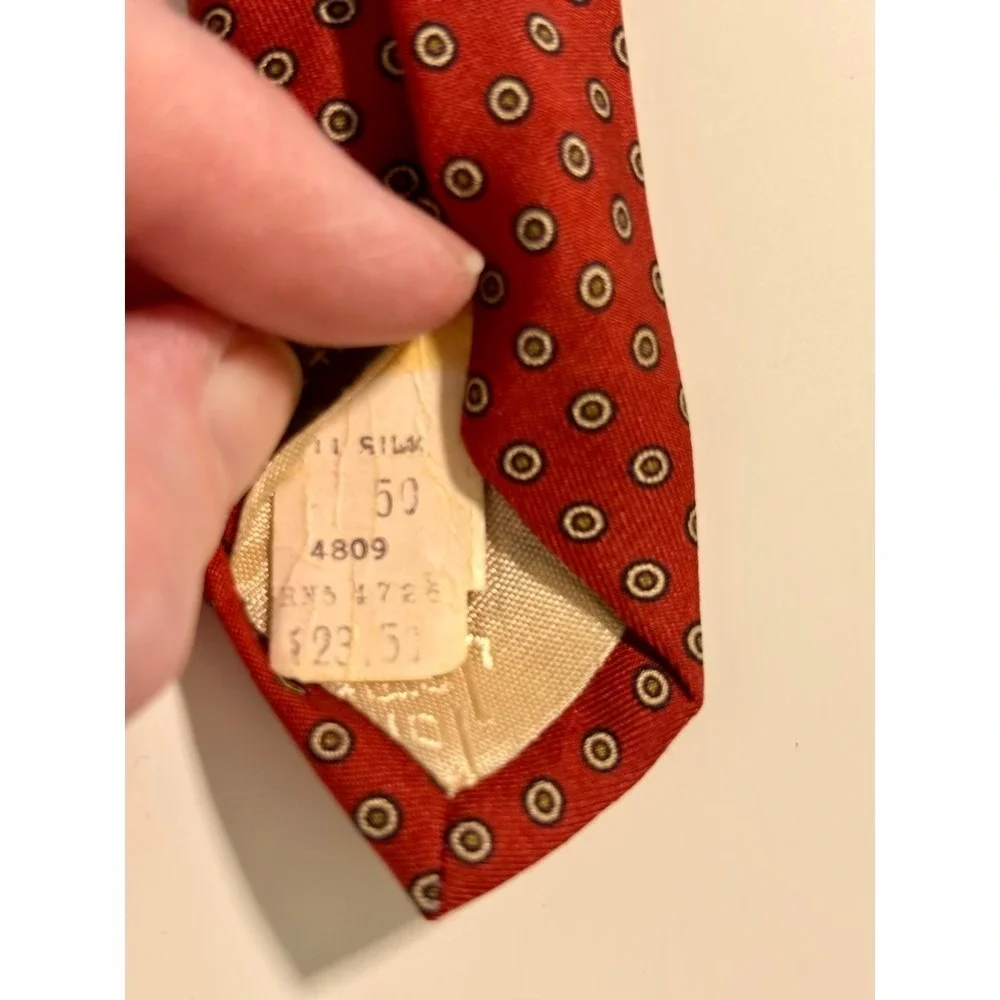 Vintage Tom James Mens Silk Tie‎ Red Geometric Medallion 56 In. Dapper Sartorial